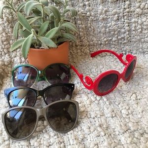 BUNDLE of plastic sunglasses